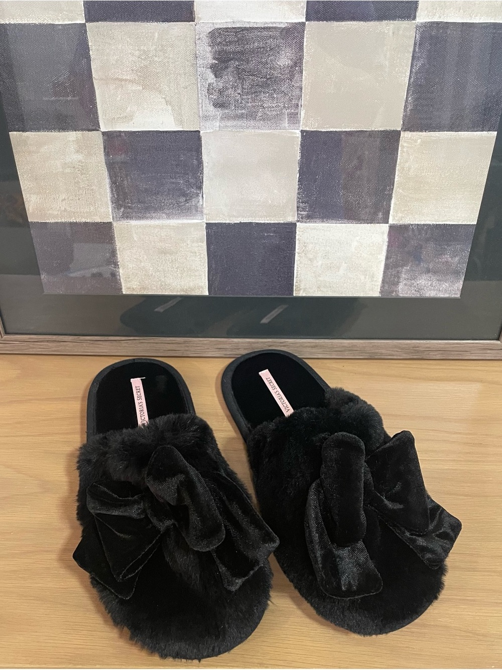VICTORIA'S SECRET Black Faux Fur Bow Slippers
